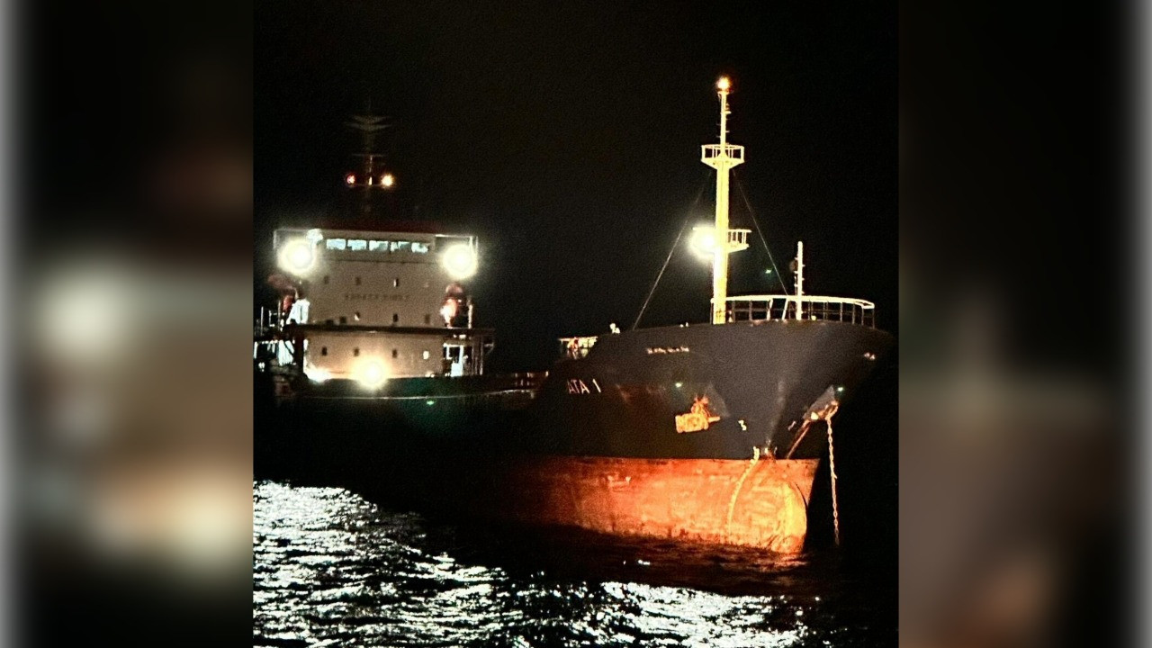 Çanakkale Boğazı’nda tehlikeli anlar! Makine arızası yapan gemi akıntıya kapıldı