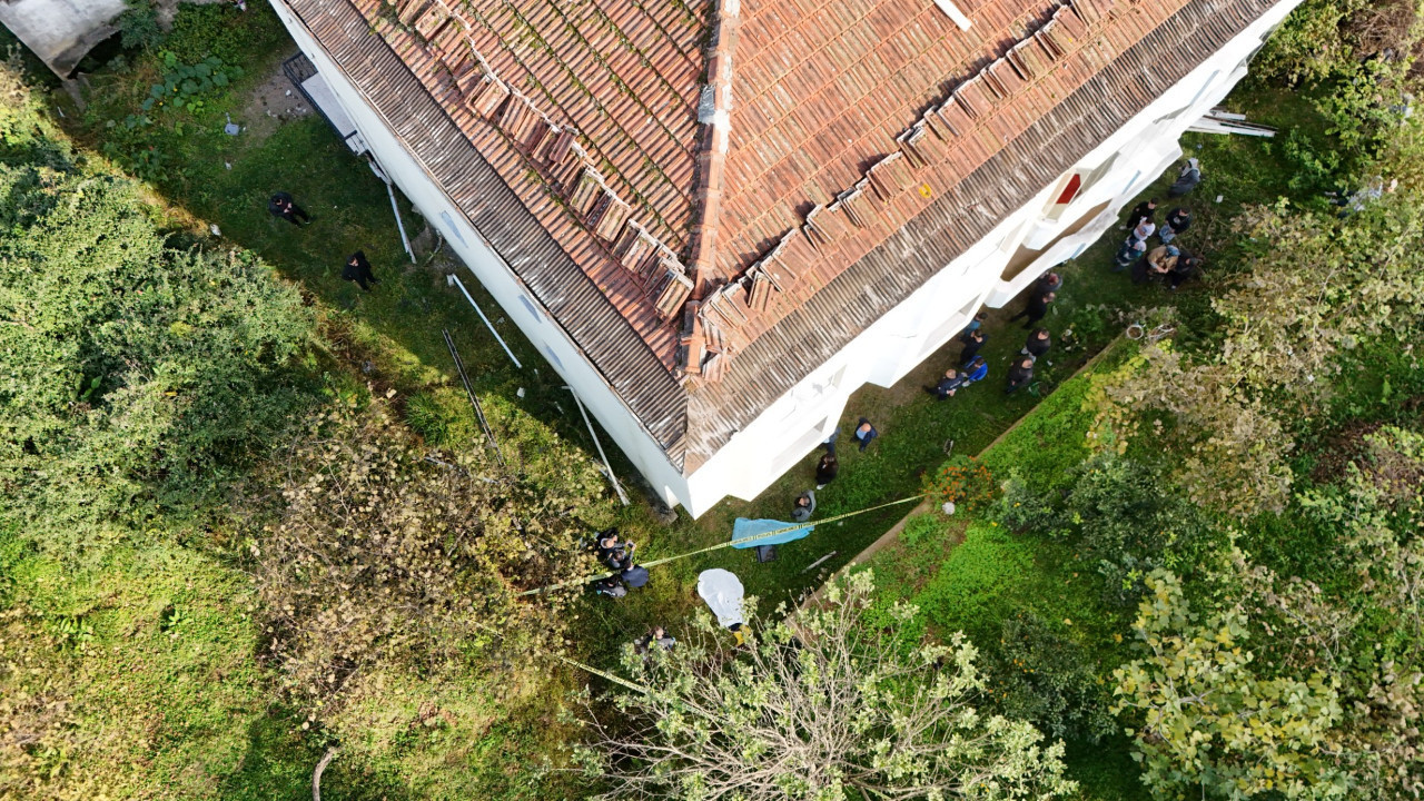 Dördüncü kattan düşen usta kurtulamadı