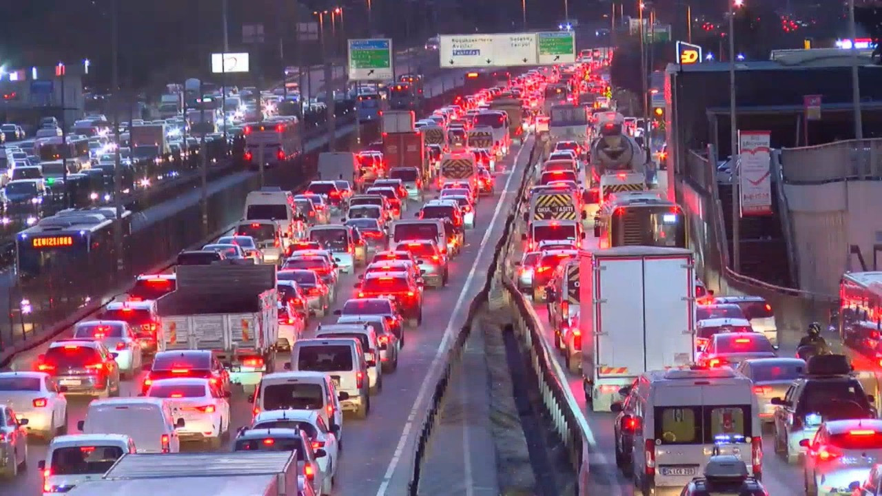 İstanbul’da trafik felç oldu