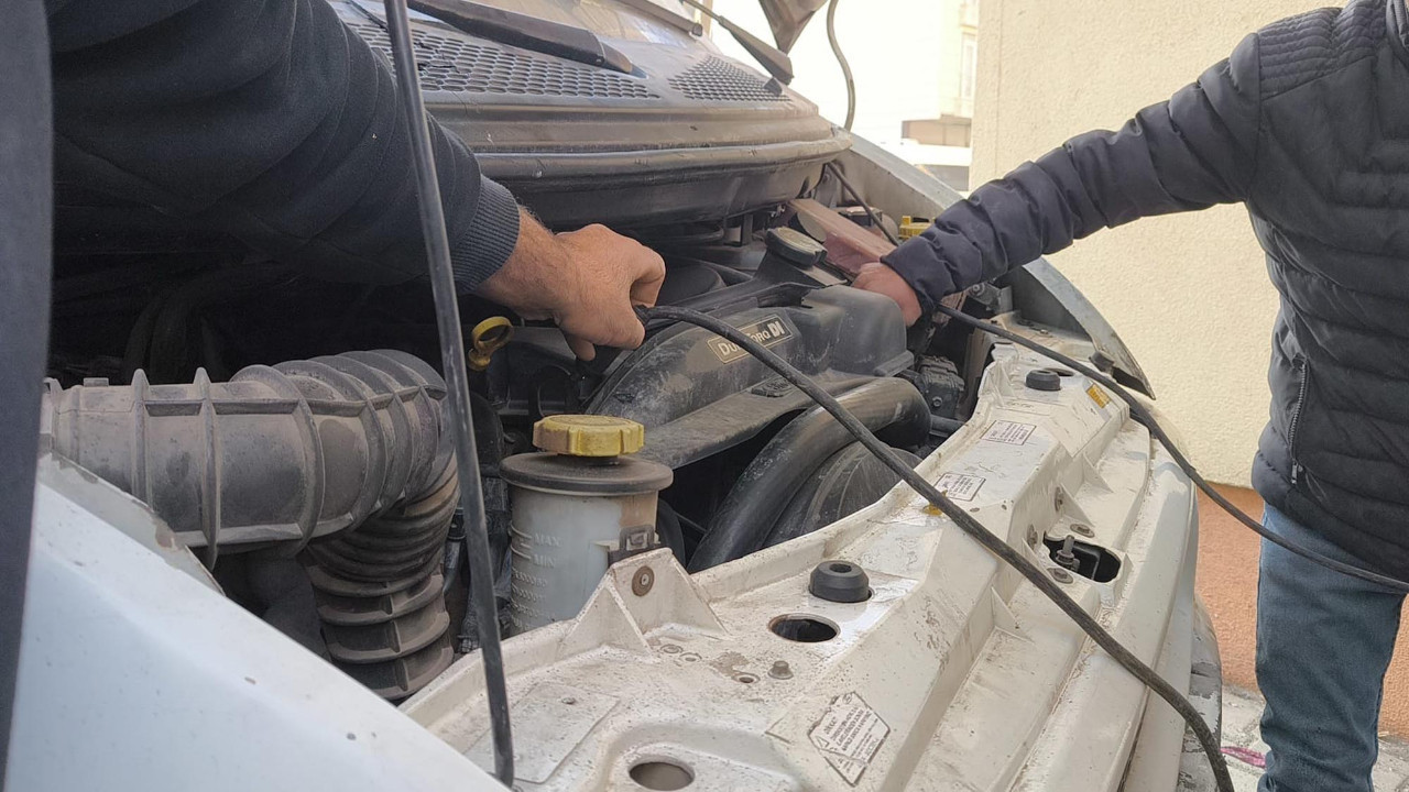 Kış bastırdı, araçlar dondu