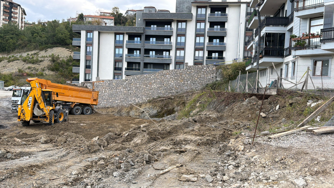 70 kişi tahliye edilmişti: Çöken alan toprakla dolduruluyor