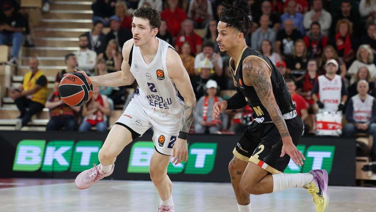 Anadolu Efes dağıldı, Euroleague'de 36 sayı fark yedi: 102-66