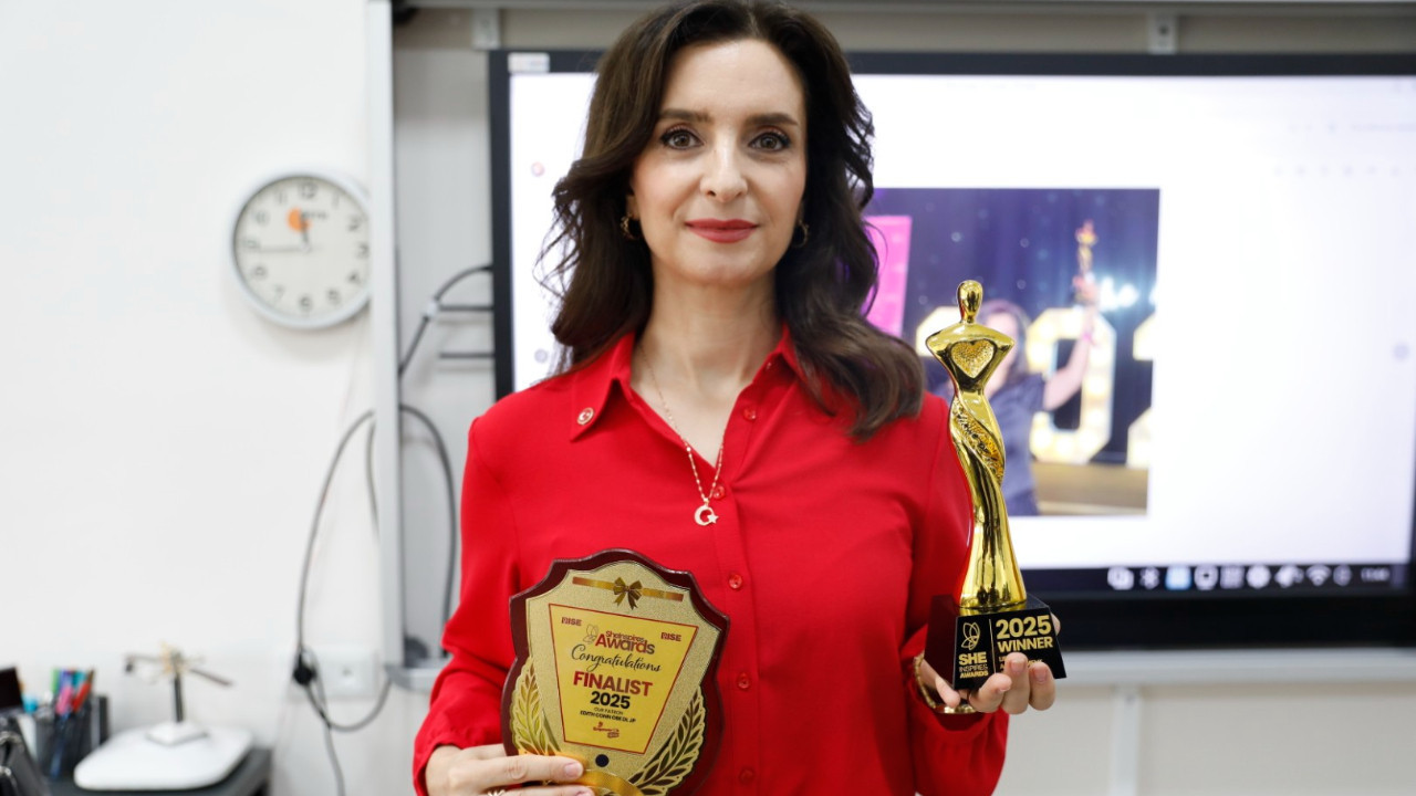 Hacer öğretmen Birleşik Krallık'ta "Küresel Yaşam Boyu Başarı" ödülüne layık görüldü