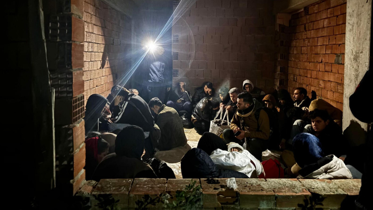 İnşaatta gizlenen 28 göçmen yakalandı