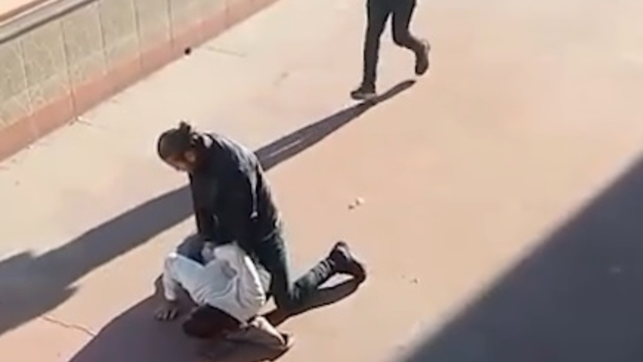 10 yıl hapis cezasıyla aranıyordu, terasta yakalandı