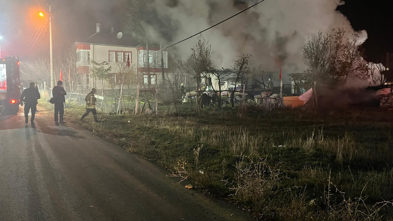 Zihinsel engelli üç kardeşin yaşadığı evde yangın çıktı