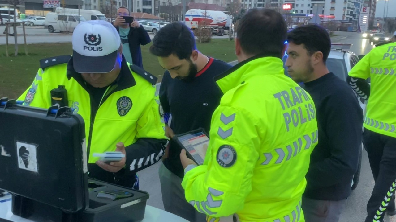 Aday sürücü emniyeti alarma geçirdi, ehliyeti iptal edildi