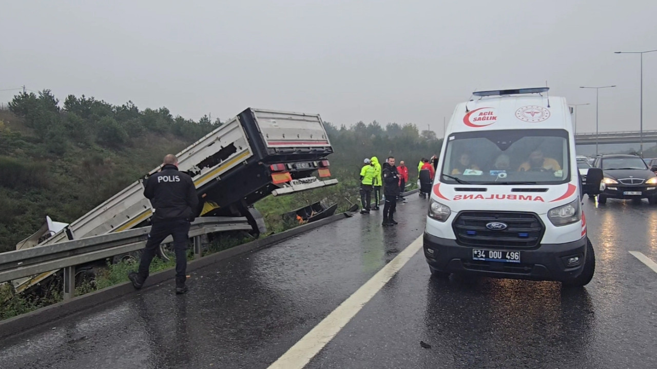 Beykoz'da feci kaza: TIR metrelerce yuvarlandı