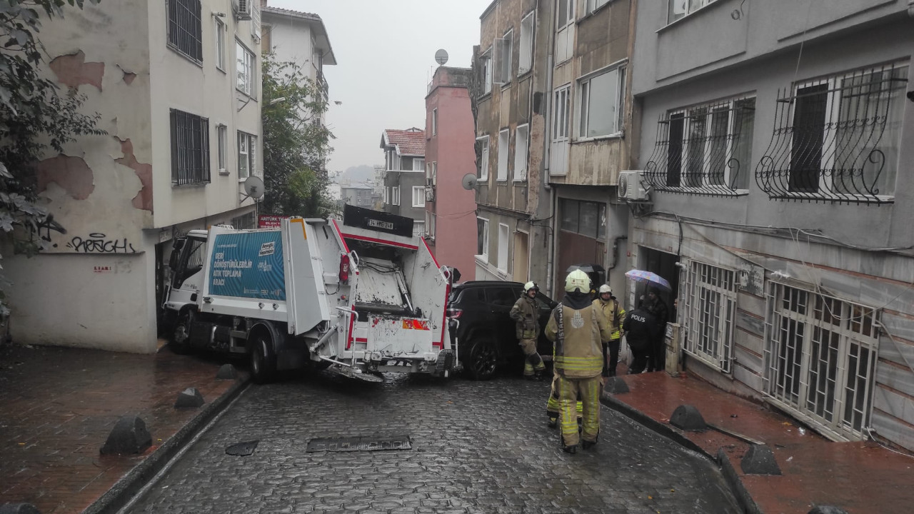 Beyoğlu’nda çöp kamyonu dehşeti: 5 aracı biçip duvara çarptı