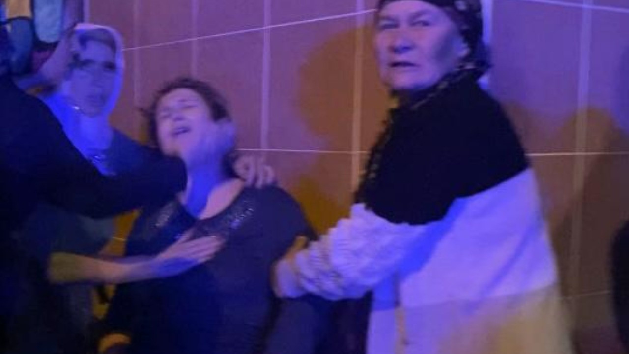 Evinin yandığı gören kadın baygınlık geçirdi