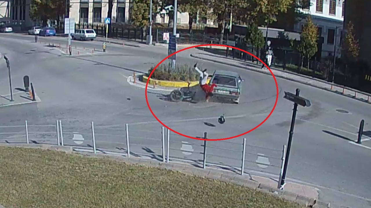 Tünel çıkışında feci çarpışma! Motosiklet havada takla attı