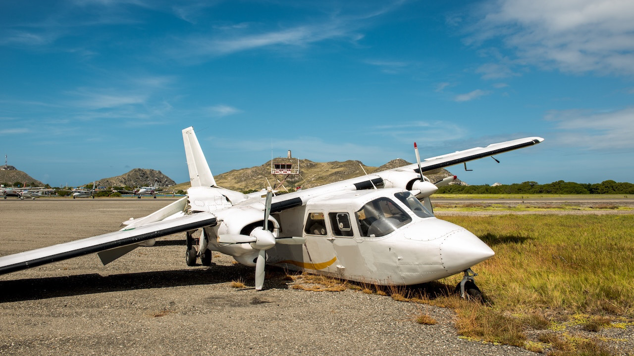 İki uçak çarpıştı: Bir pilot öldü