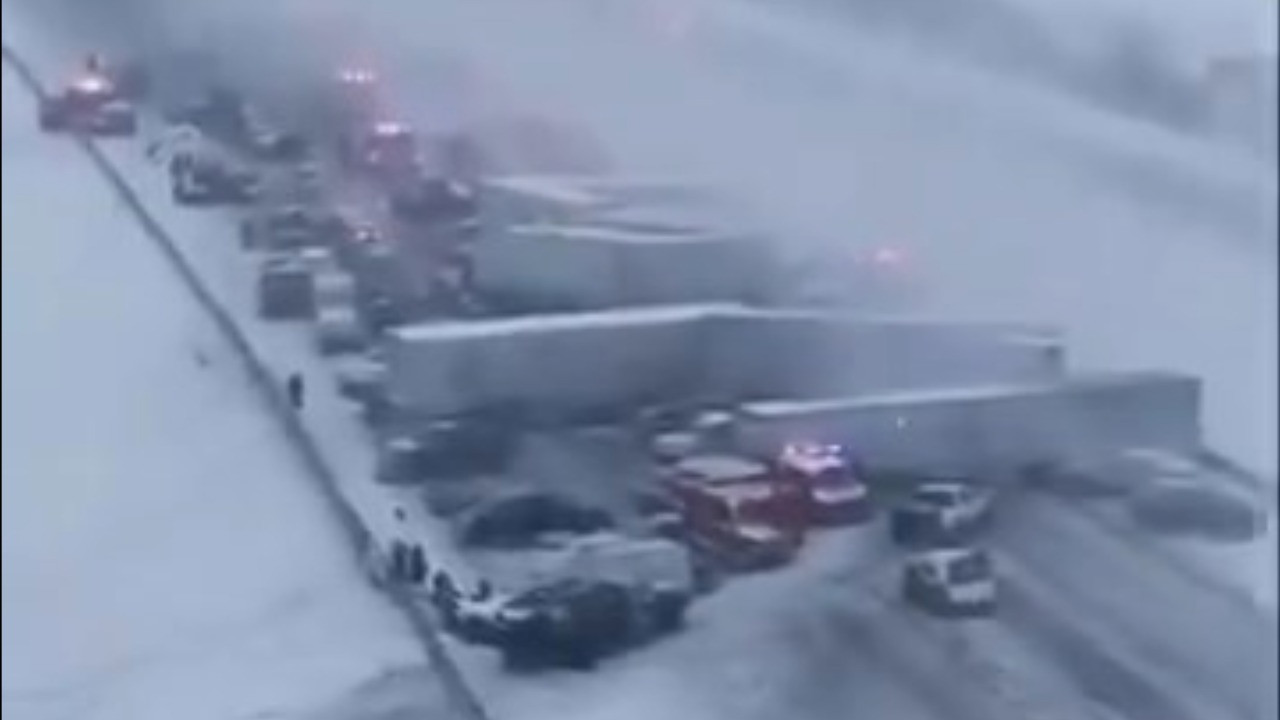 50 araç birbirine girdi