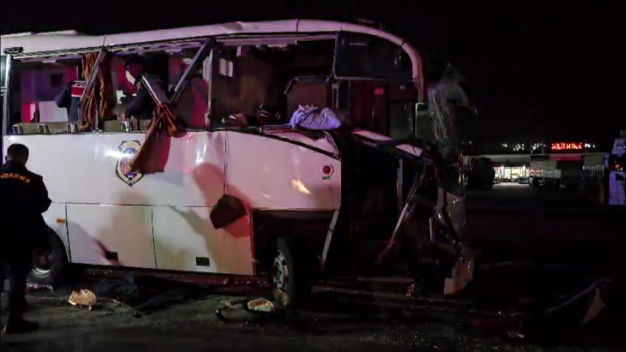 Cezaevi aracı kaza yaptı: Çok sayıda yaralı var