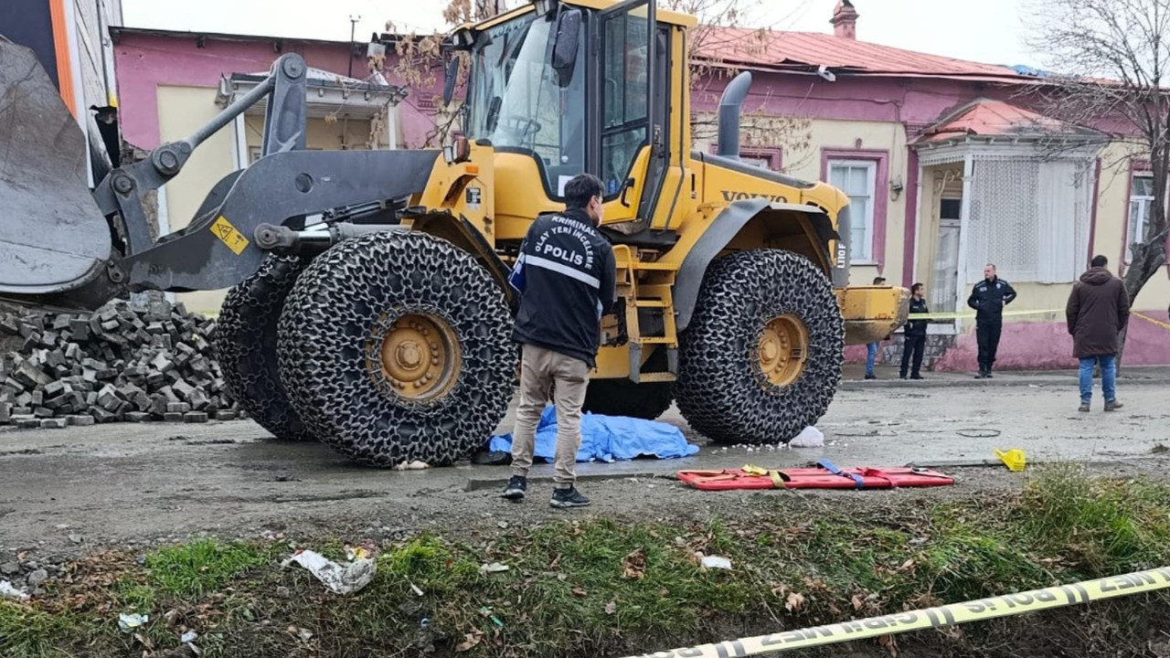 Feci kaza: Emekli imam kepçenin altında can verdi