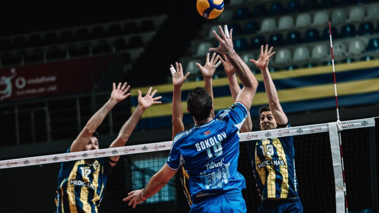 Halkbank, Fenerbahçe'yi 3-0'la geçti