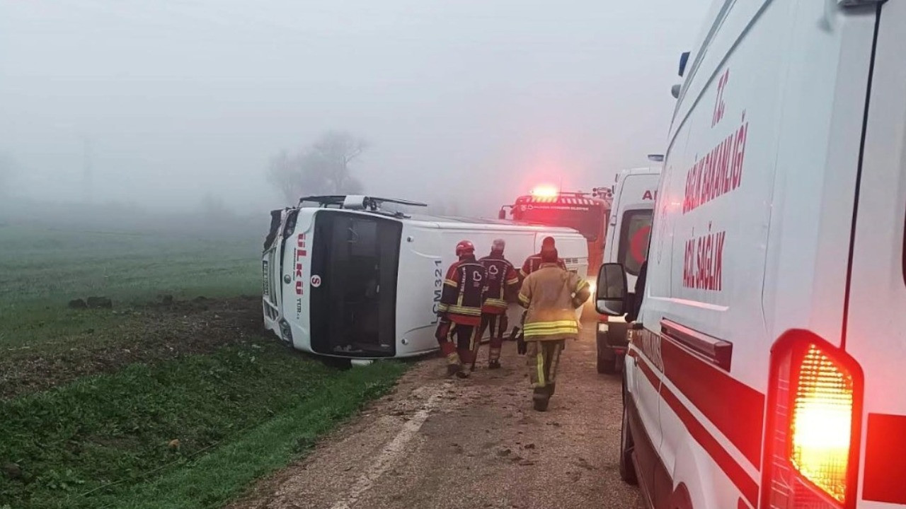 Öğrenci servisi şarampole yuvarlandı