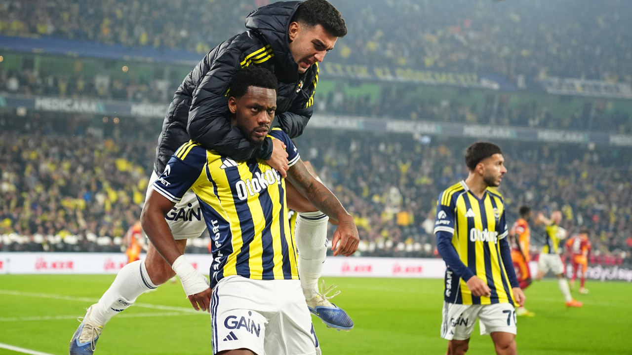 Duran, derbi oldu mu durmuyor: Fener geri döndü