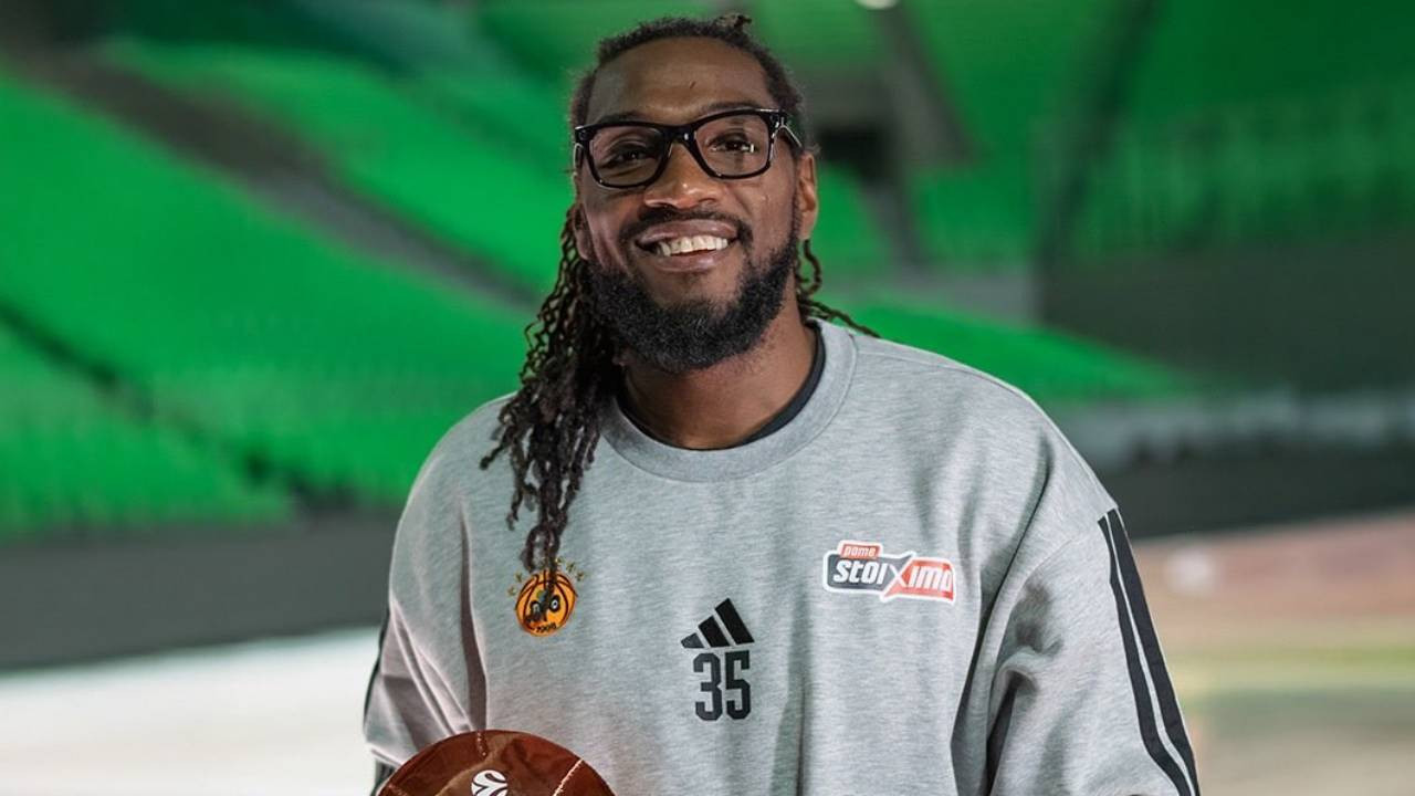 Ergin Ataman'ın yeni yıldızı MVP oldu