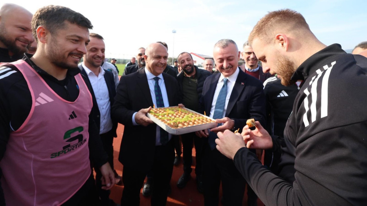 Belediye başkanından Kocaelispor'a baklavalı moral