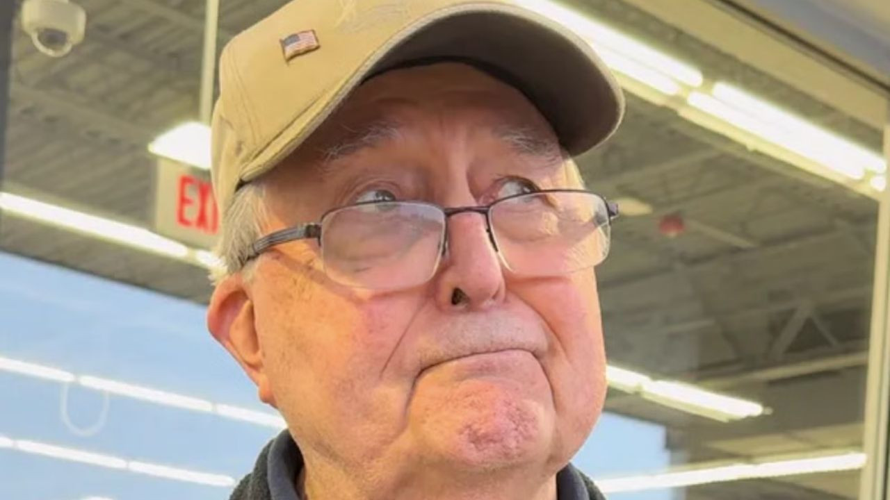 Kasiyerlik yapan 88 yaşındaki gazinin hayatını bir TikTok yorumu değiştirdi