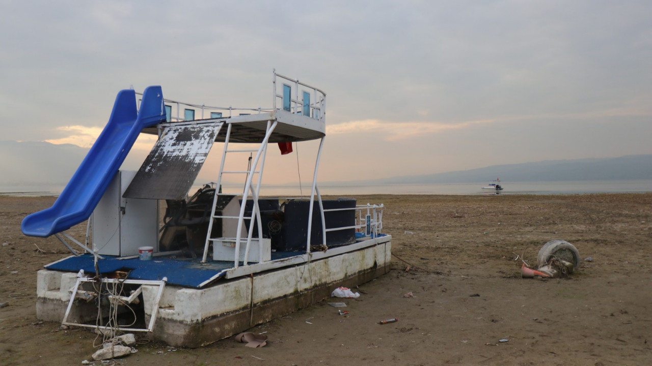 Sapanca Gölü'nde ‘korku filmi’ gibi görüntü: 65 yıldır böyle görülmedi