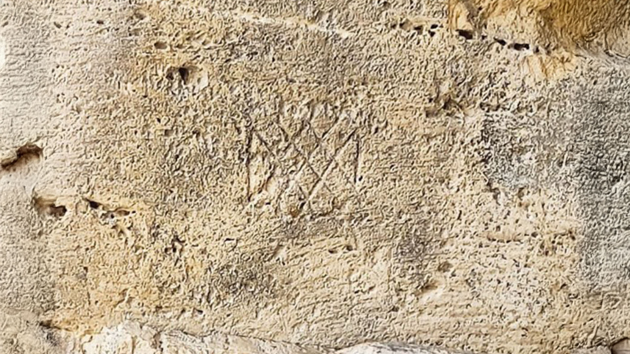 800 yıl sonra ortaya çıktı: Selçuklu duvarındaki gizemli tamga