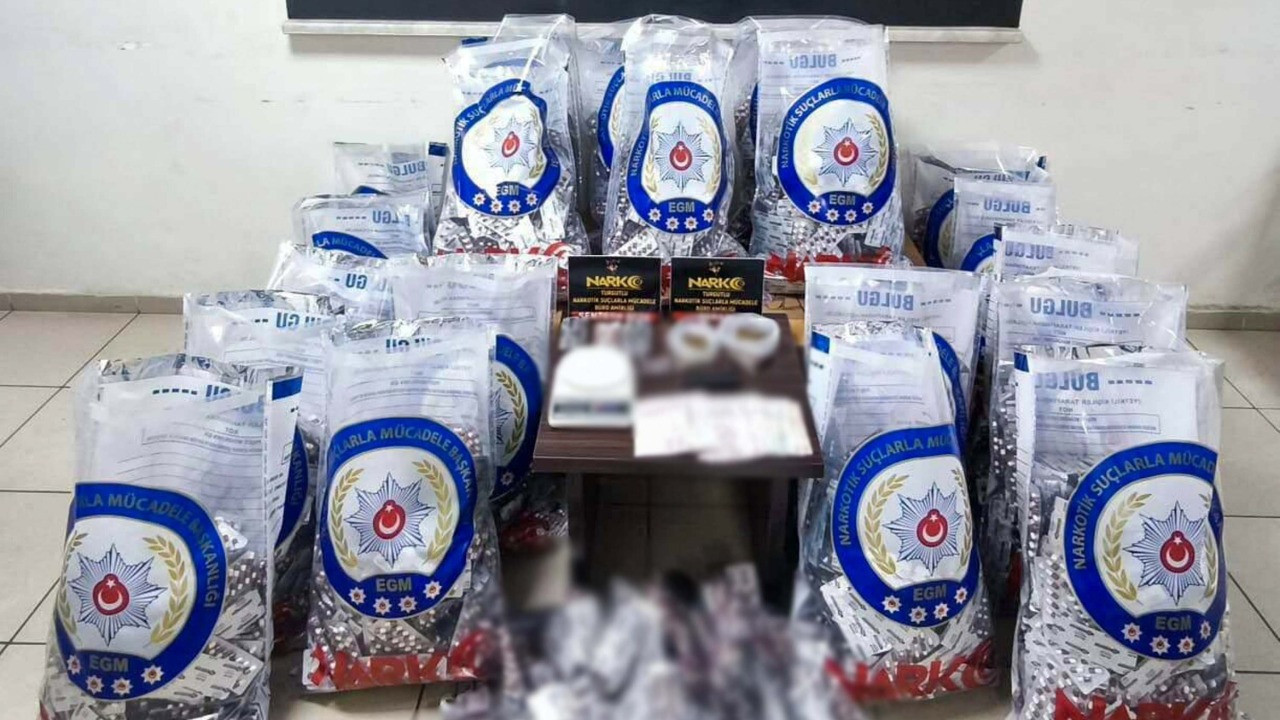 83 bin 350 adet sentetik ecza hapla yakalanan 2 kişi tutuklandı