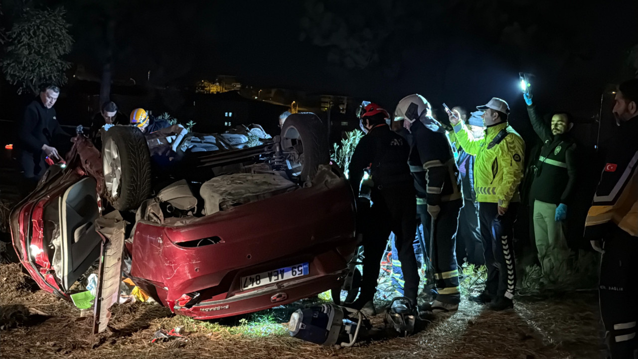 Ağaca çarpan otomobilin sürücüsü öldü