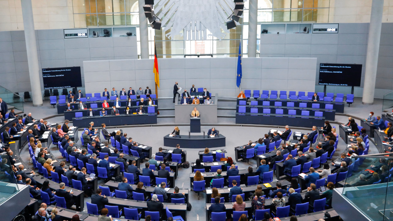 Almanya'da tartışmalı emeklilik tasarısına meclisten onay