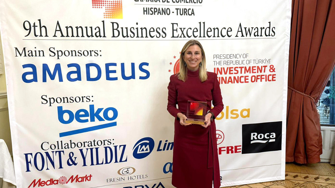 Ebru Özdemir'e İspanya'dan "Mesleki Liyakat Ödülü"