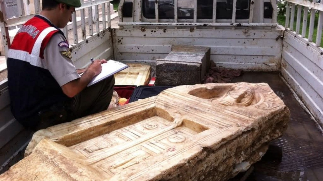 Kültür mirası kamyonetten çıktı