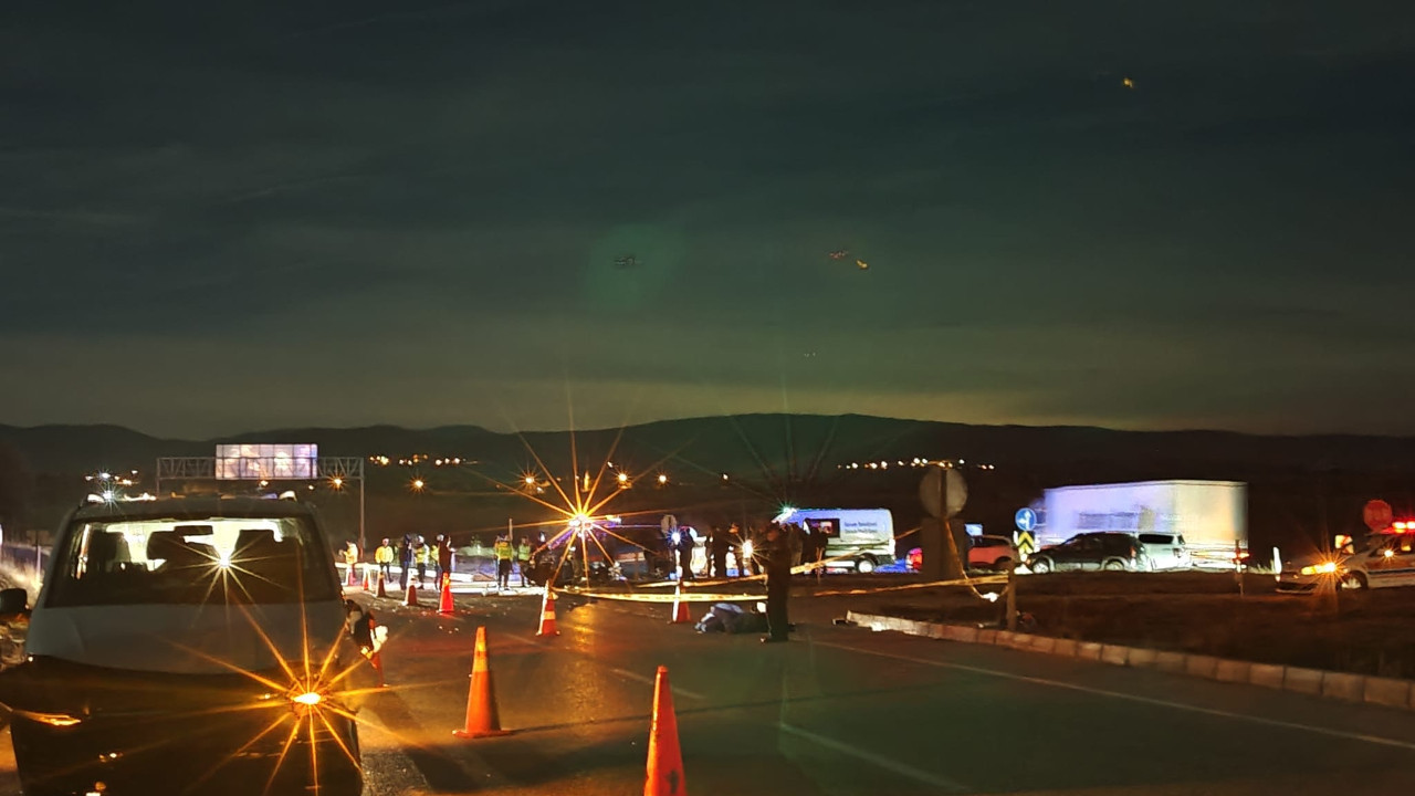 Minibüs, motosiklete çarptı: 1 ölü