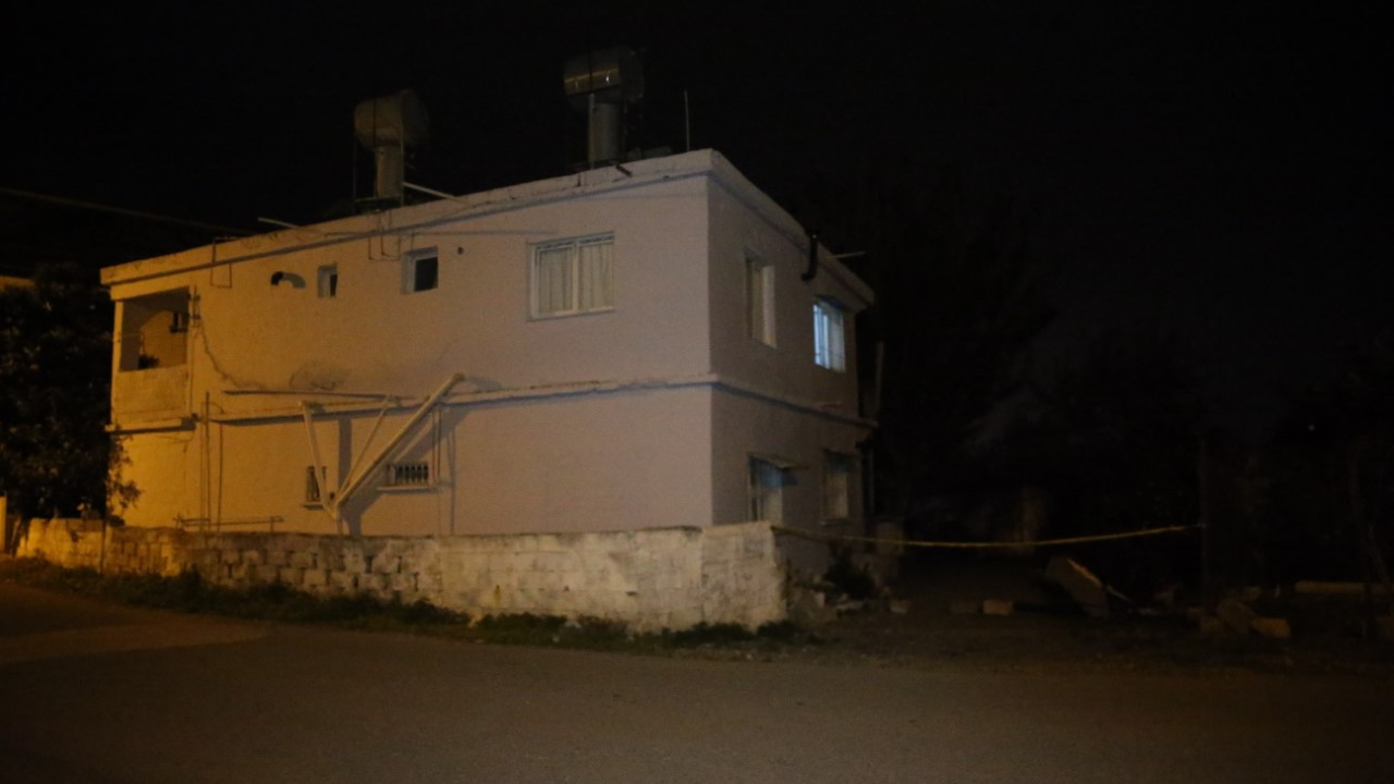 Eşinin cesedini banyoya gömdü