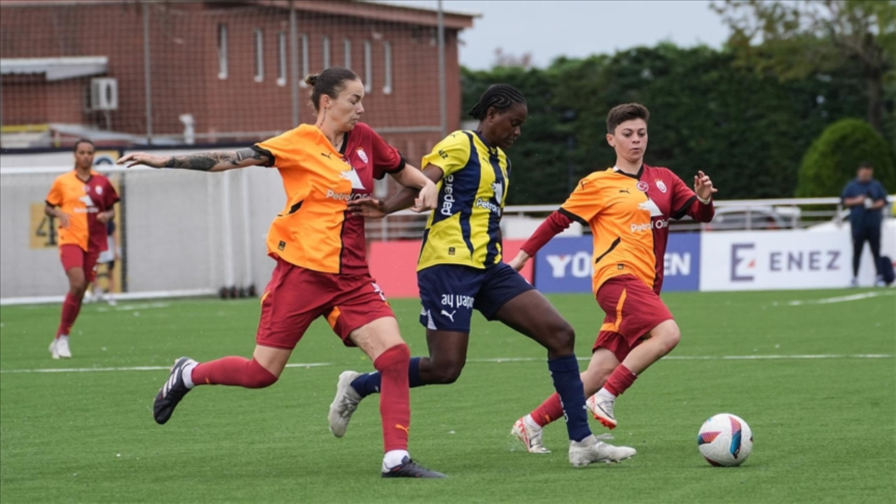 Kadınlar Süper Ligi'nde dev derbi: Fenerbahçe, Galatasaray'ı ağırlıyor
