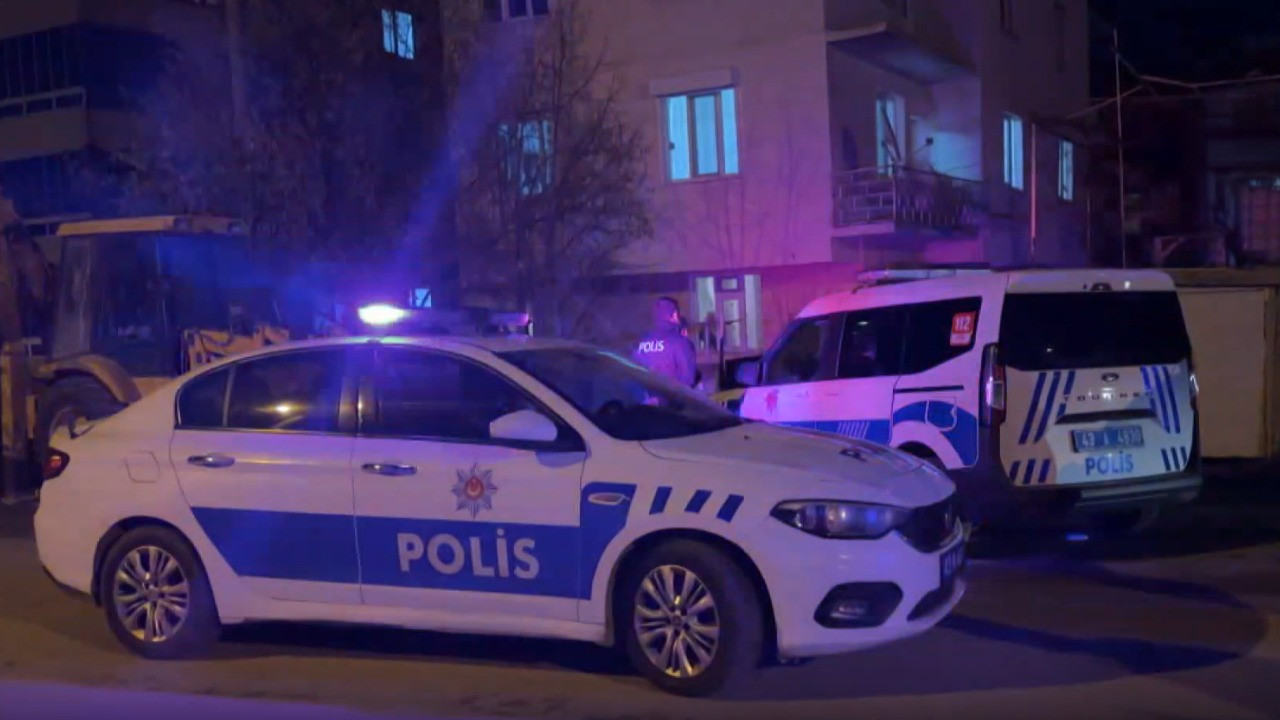 Annesine şiddet uygulayan babasını dövdü