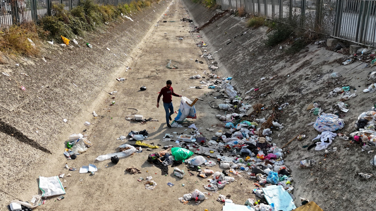 Adana’nın sulama kanalları çöplüğe döndü: Mahalleli isyan etti