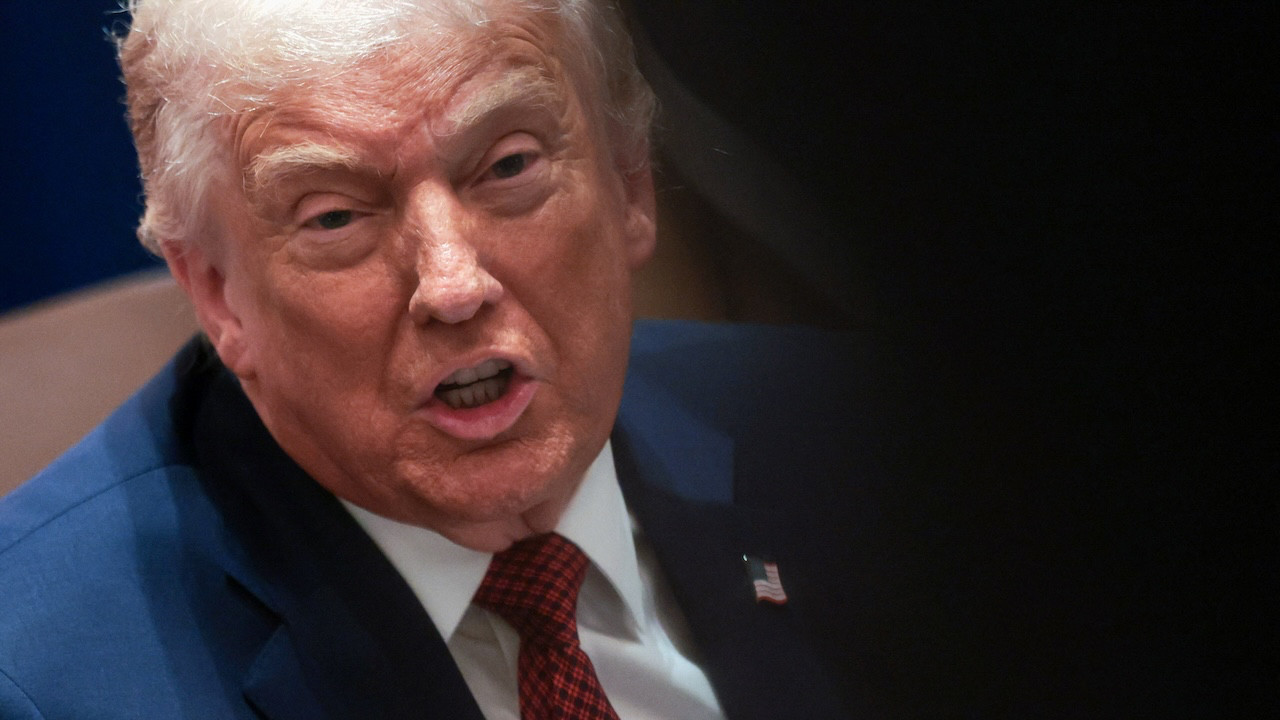 Trump'tan komşusuna gümrük vergisi tehdidi