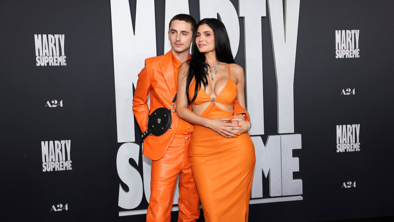 Ünlü çift kırmızı halıda düşman çatlattı