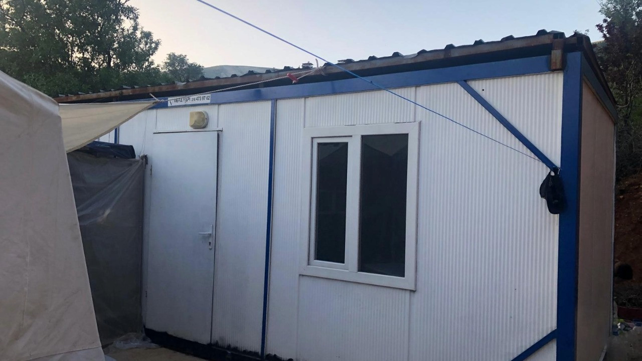 Alacak davası açan işçiye depremde verilen konteyner için icra takibi