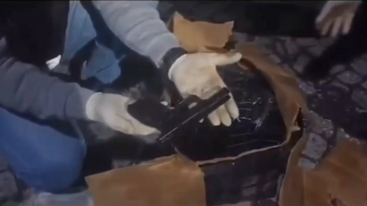 Bir araçtan 90 silah çıktı