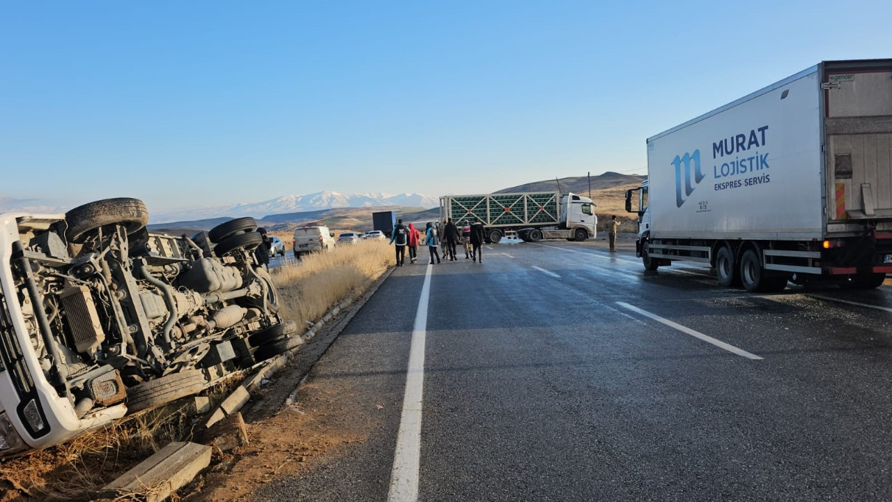 Van'da zincirleme sis kazası: 6 yaralı