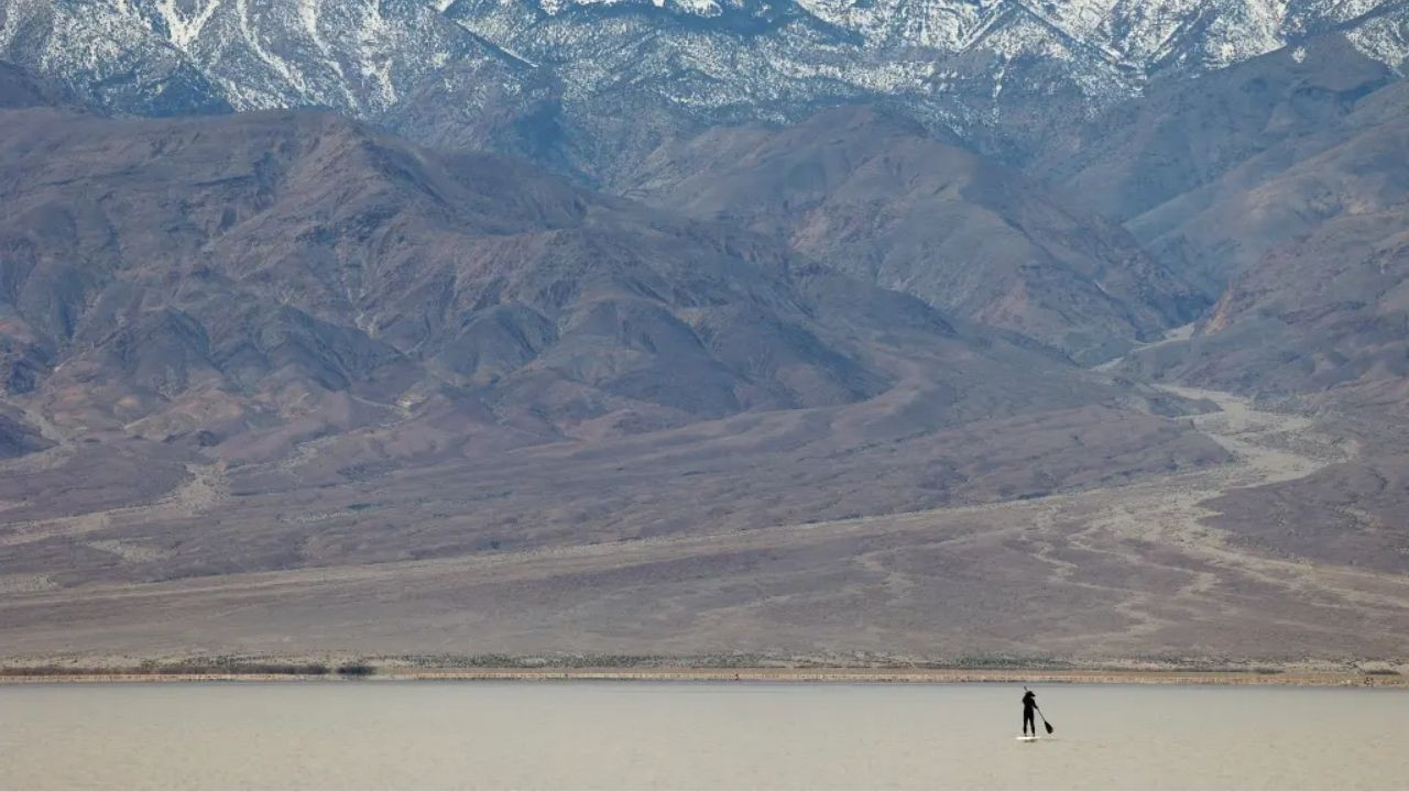 Dünyanın en sıcak yerinde rekor yağış: Antik göl ortaya çıktı