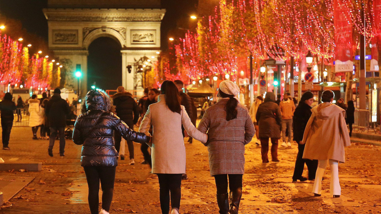 Paris'te yılbaşı kutlamaları taciz riski nedeniyle iptal edildi
