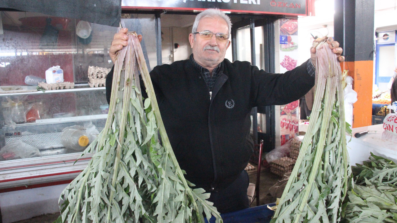 50 yıllık pazarcıdan şifa tavsiyesi: "Yaprağı ayrı, çanağı ayrı şifa"