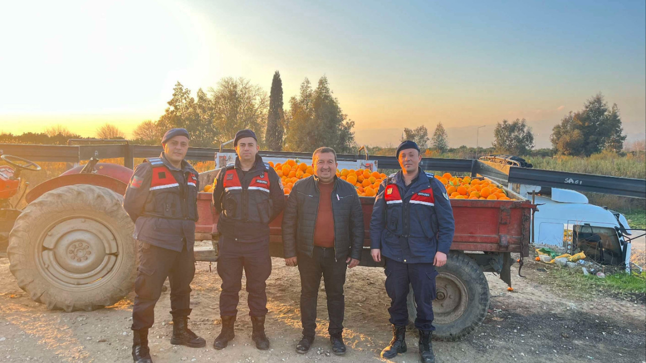 Çaldıkları 1,5 ton portakalı satamadan yakalandılar