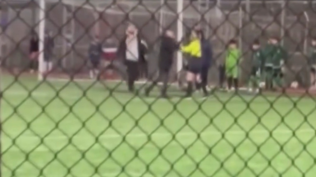 18 yaşındaki kadın hakeme tokat attı