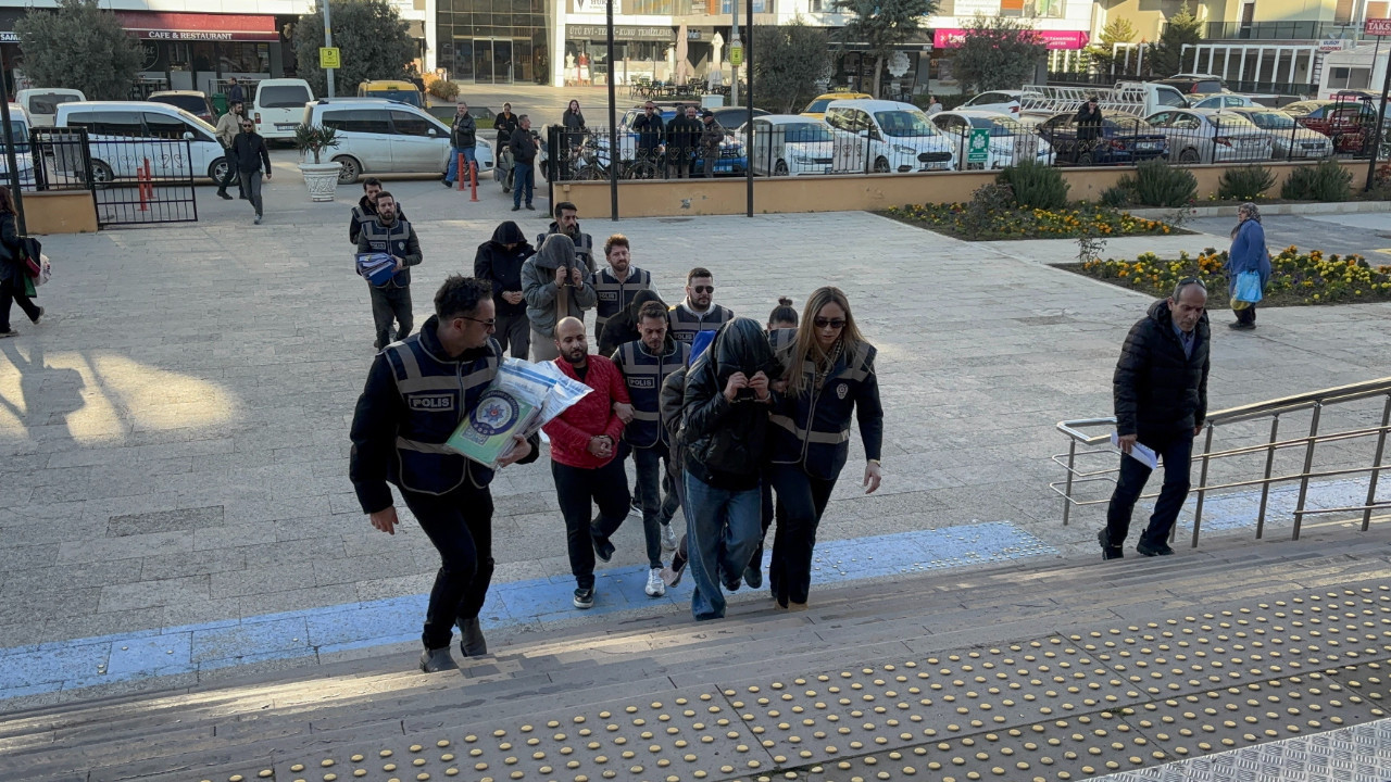 Masaj salonlarına fuhuş operasyonu: Denetim zili yapmışlar