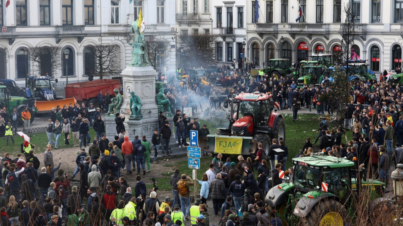 AB Liderler Zirvesi'ni traktörlerle kuşattılar