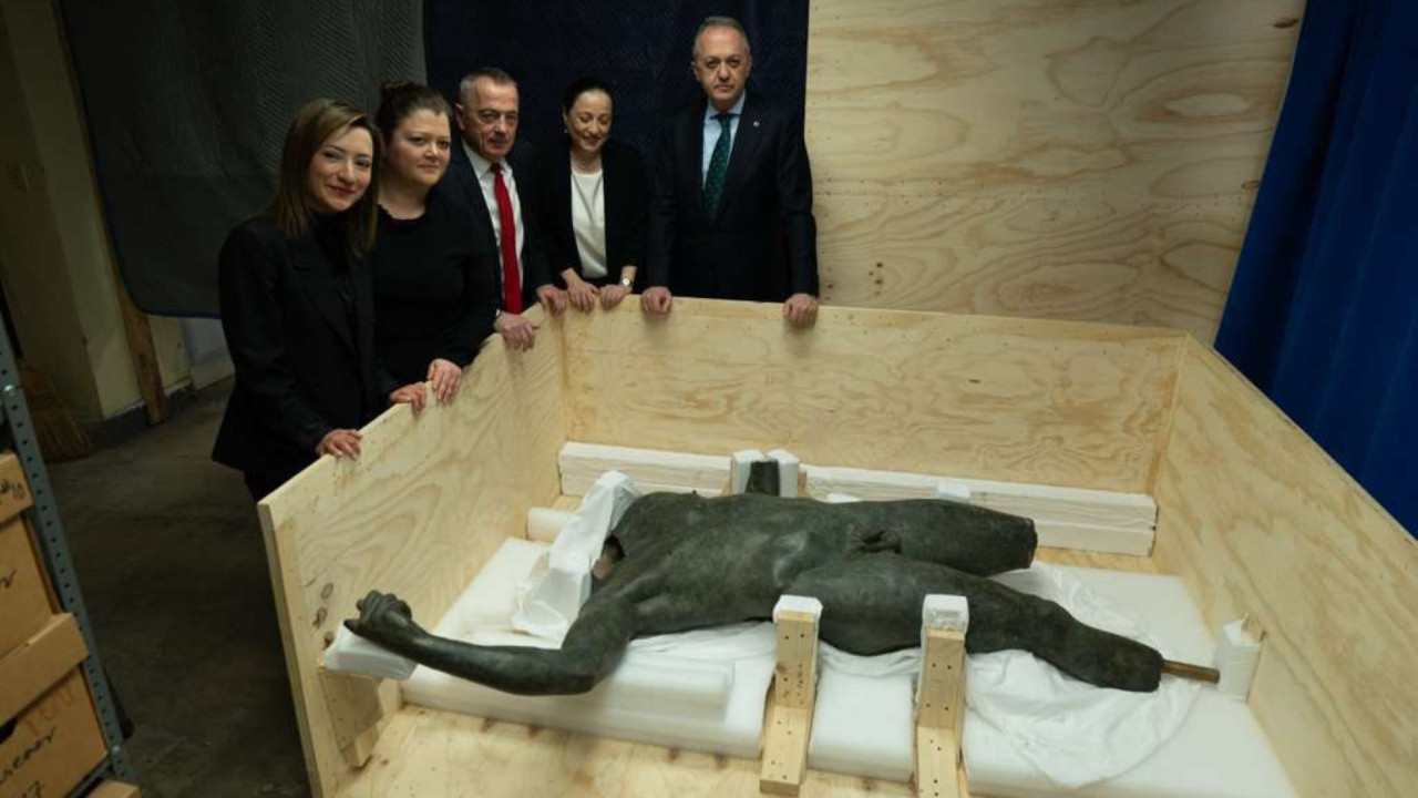 Boubon İmparatoru ana yurduna döndü